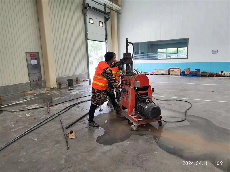 吉阳镇厂房地面下沉塌陷注浆加固施工